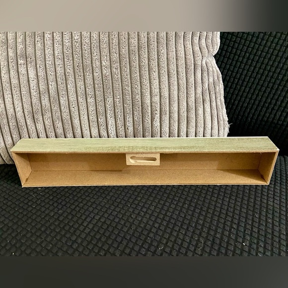 NWOT Autumn Wall Decor with Fall Leaves Design - Picture 4 of 4